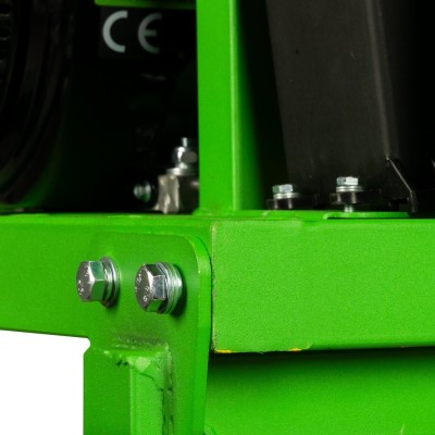 Poza Tocator crengi Micul Fermier MF-MO1011-G01, motor benzina 18CP, diametru maxim taiere 120mm, cu carlig de remorcare, pentru brichete. Poza 43884