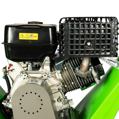 Poza Tocator crengi Micul Fermier MF-MO1009-S001-G01, motor benzina 15 CP, diametru maxim taiere 120mm, cu carlig de remorcare, pentru rumegus. Poza 43895